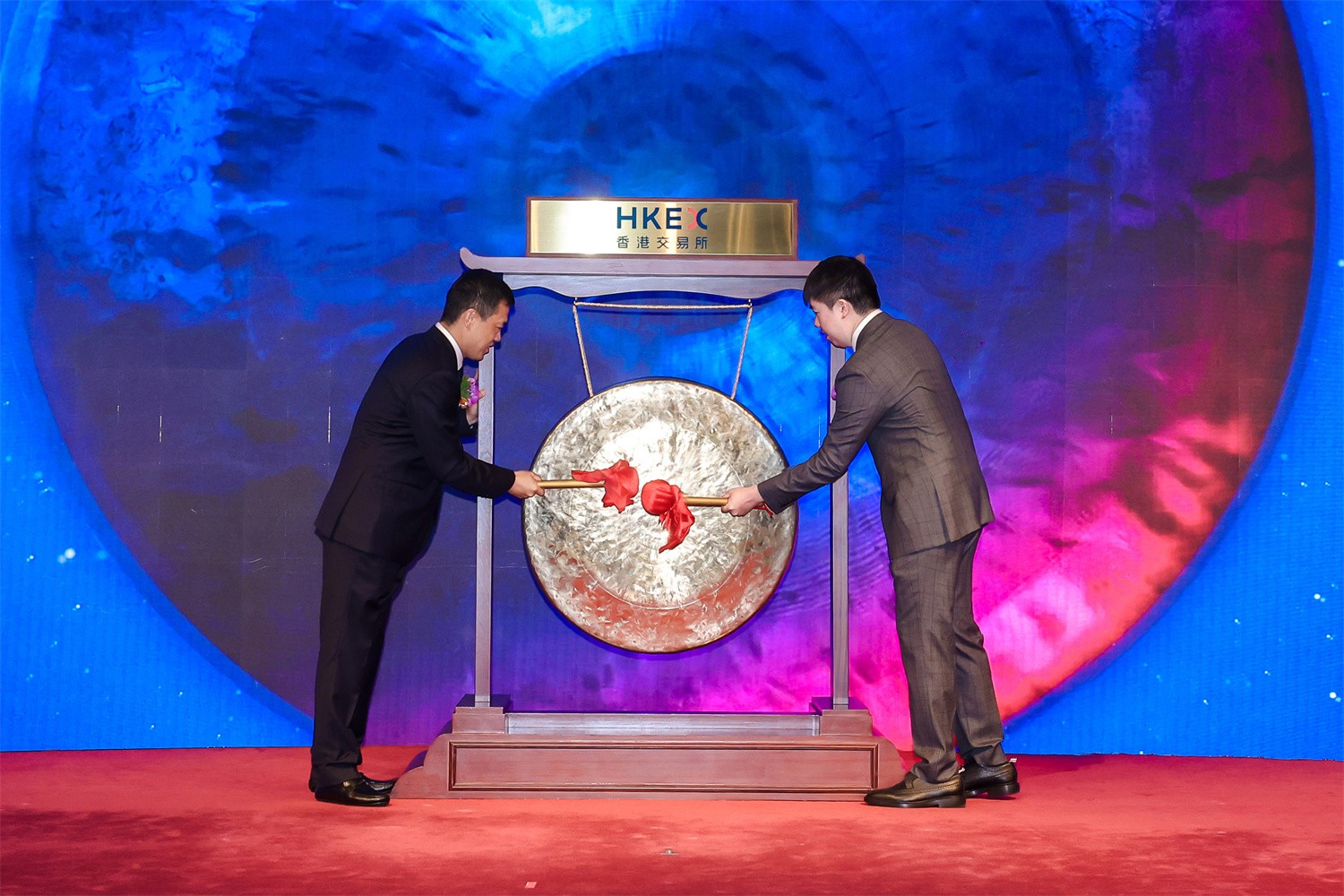 Шын жүректен құттықтаймын! Nanshan Aluminium International Гонконг қор биржасында тіркелген!